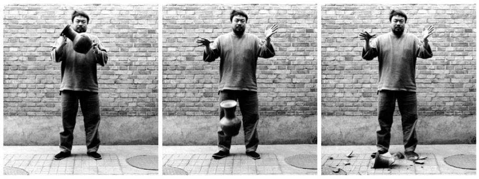 Dropping a Han-Dynasty Urn, Ai Weiwei, 1995 © Ai Weiwei
